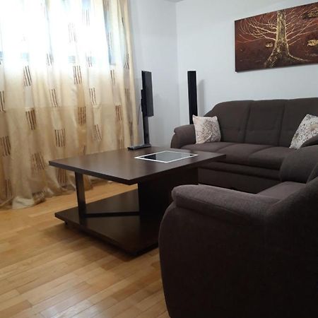 Papas Apartments Bucurestii Noi エクステリア 写真
